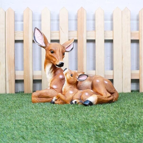 Sitting Deer with Baby for Garden Decor